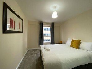 Apartment | 2 bedrooms, iron/ironing board, free WiFi, bed sheets - Remarkable 2-bed Apartment in Glasgow (Glasgow)