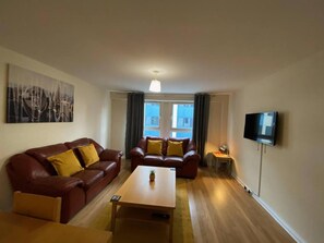 Apartment | Living area - Remarkable 2-bed Apartment in Glasgow (Glasgow)