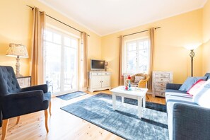 Fernseher, Stereoanlage