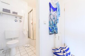 Bathroom - Strandstrasse 51 Whg. 2 - simple vacation apartment including Netflix (Zingst)