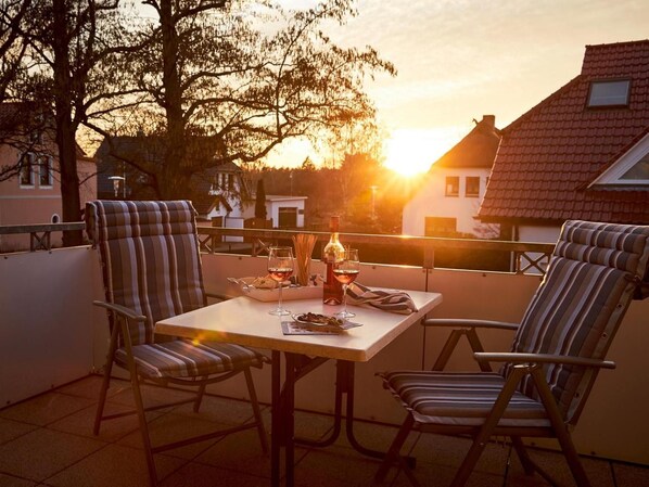 Outdoor dining - Friedenstrasse 43 Whg.6 "Wellenläufer" - Tastefully furnished 3 (Zingst)
