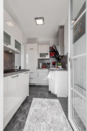 Kühlschrank, Ofen, Herdplatte, Geschirrspüler