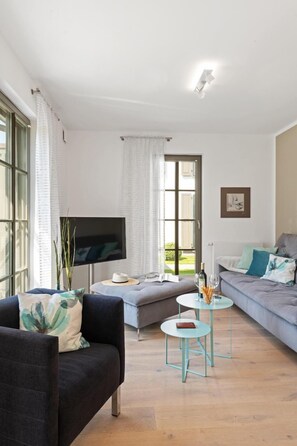 Unclassified image, 5 of 23, button