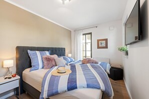 Unclassified image, 4 of 23, button