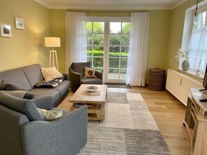 Fernseher, DVD-Player, Stereoanlage