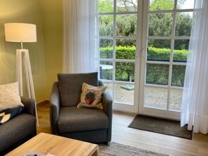 Fernseher, DVD-Player, Stereoanlage