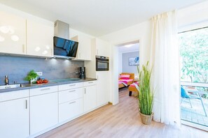 Geladeira, fogão, cooktop, lava-louças