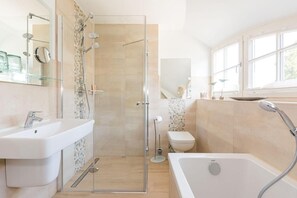 Douche, sèche-cheveux