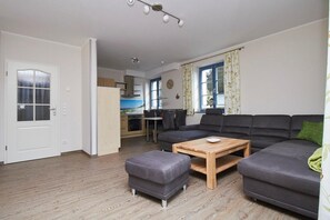 TV, DVD player, stereo - Neue Reihe 43 "Villa Regulus" ground floor (Whg. 1) - Cozy vacation apartment in the heart of the city (Zingst)