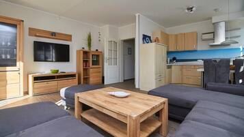 Een televisie, een dvd-speler en een stereo