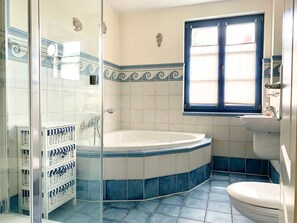 Unclassified image, 3 of 23, button - Neue Reihe 43 "Villa Regulus" OG Whg. 3 - Cozy vacation apartment in the heart of (Zingst)