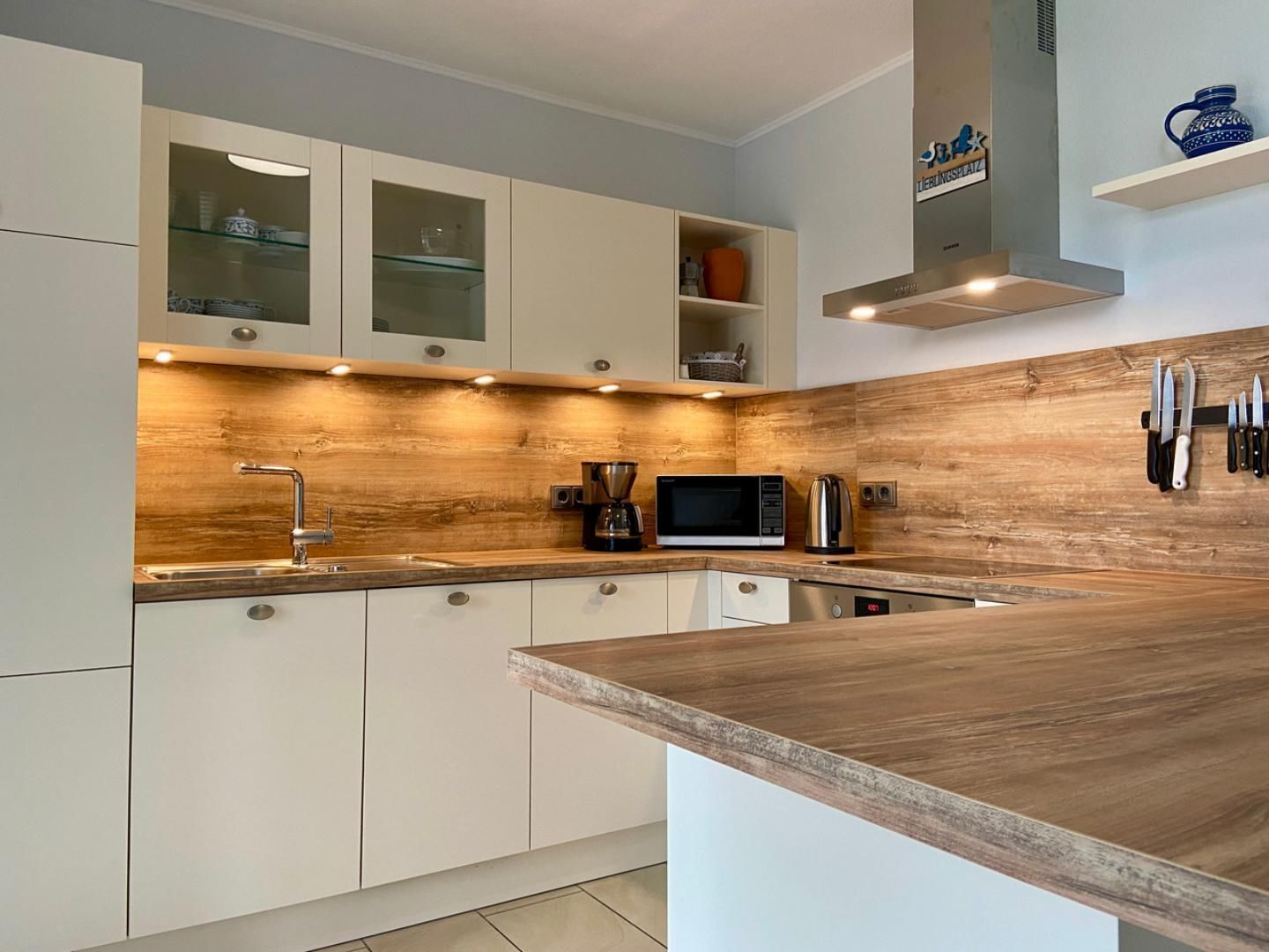 Microwave, oven, dishwasher, coffee/tea maker