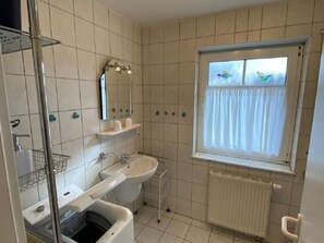 Suihku, hiustenkuivaaja