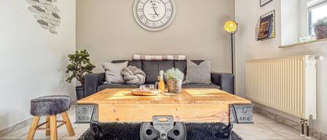 Una televisión, un reproductor estéreo