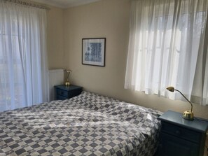 2 chambres, fer et planche à repasser