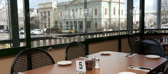 Metropolitan Hotel Orange