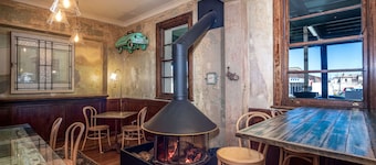 Metropolitan Hotel Orange