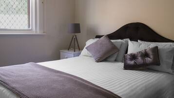 Basic Double Room, 1 Queen Bed, Shared Bathroom