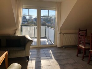 Fernseher, DVD-Player, Stereoanlage