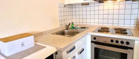 Réfrigérateur, four, plaque de cuisson, lave-vaisselle