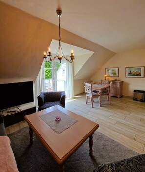 TV - Darßer Weg 32a Whg. 17 - Cozy vacation apartment in an apartment house in (Zingst)