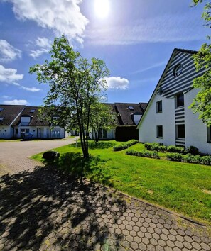 Exterior - Darßer Weg 32a Whg. 17 - Cozy vacation apartment in an apartment house in (Zingst)