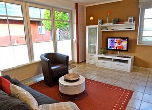 Fernseher, DVD-Player, Stereoanlage