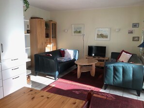 TV, DVD player, stereo - Darßer Weg 34a Whg. 1 "Strandkörbchen-Zingst" - beautiful vacation apartment is a (Zingst)