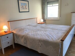 2 bedrooms, iron/ironing board, WiFi - Darßer Weg 34a Whg. 1 "Strandkörbchen-Zingst" - beautiful vacation apartment is a (Zingst)