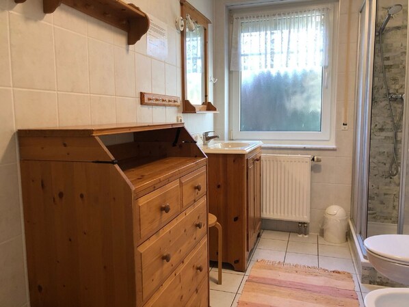 Unclassified image, 1 of 21, button