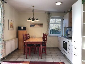 Unclassified image, 4 of 21, button