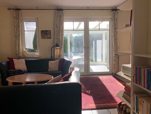 Fernseher, DVD-Player, Stereoanlage