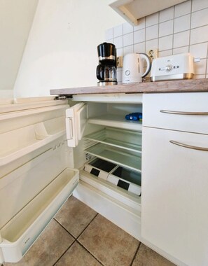Oven, dishwasher, coffee/tea maker