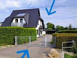 Unclassified image, 4 of 16, button