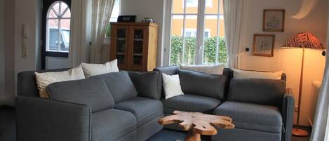 TV, fireplace, stereo