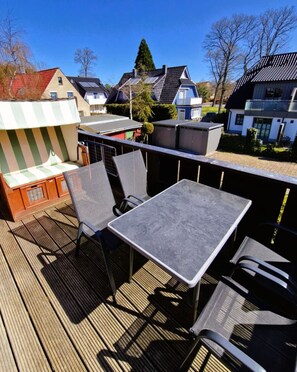 Outdoor dining - Birkenstrasse 17a "OG" - Beautiful half-timbered house with 2 apartments (Zingst)