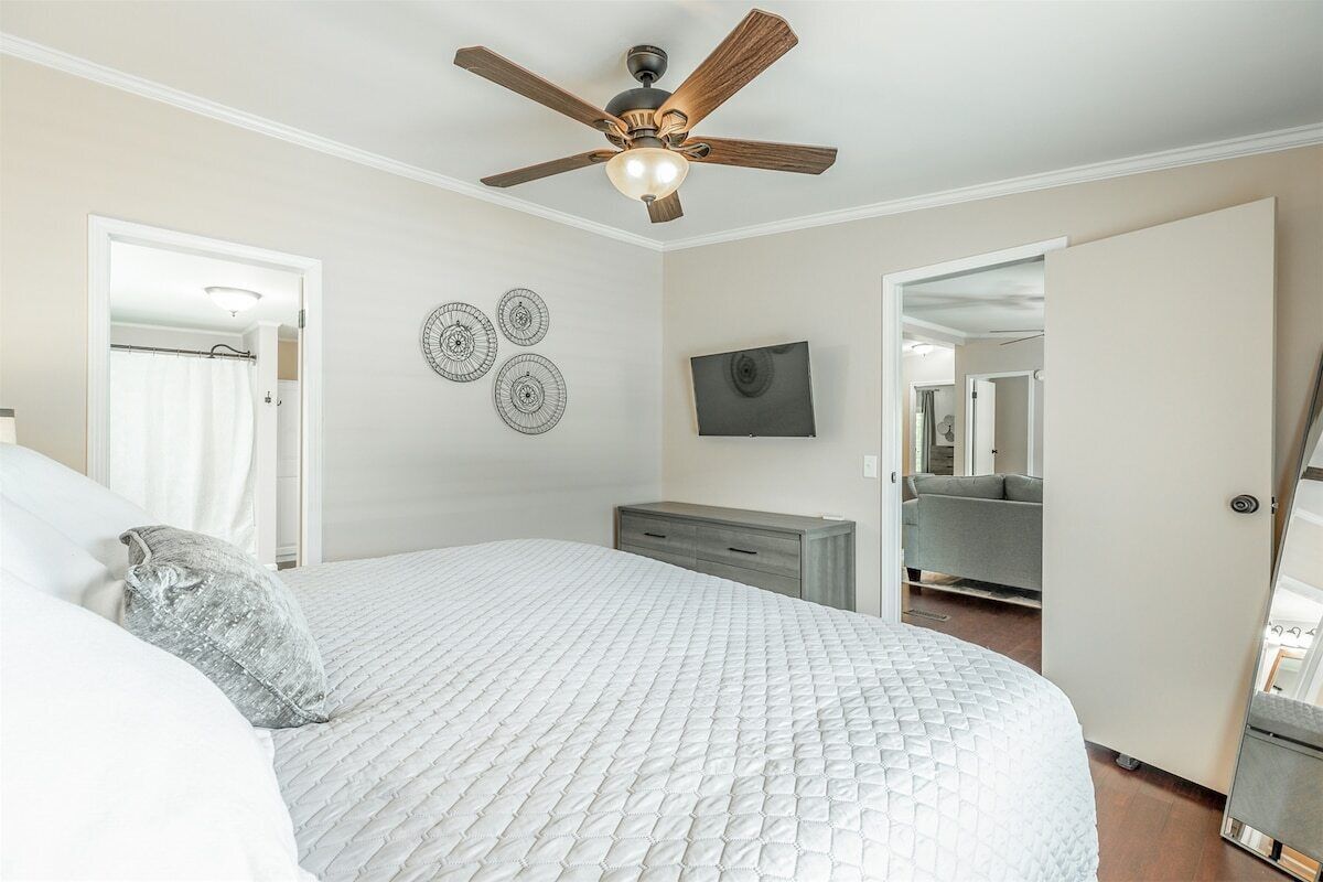 3 bedrooms, iron/ironing board, free WiFi, bed sheets