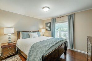 3 makuuhuonetta, silitysrauta/-lauta, ilmainen Wi-Fi, vuodevaatteet