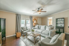 TV, streaming services - The Riverhouse | On The Water | Large Deck Space! | 3 Bed, 2 Bath (Chattanooga)