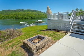 Terrace/patio - The Riverhouse | On The Water | Large Deck Space! (Chattanooga)