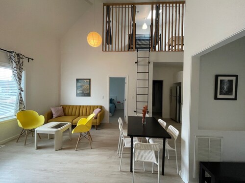 Loft 654A two blocks from Bart and Amtrak