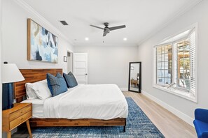 4 bedrooms, desk, iron/ironing board, travel cot - Tropical Waterfront Home - Pet Friendly & Heated Pool (Fort Lauderdale)