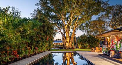 Tropical Waterfront Home - Pet Friendly & Heated Pool