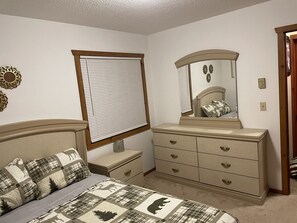 5 bedrooms, travel cot, free WiFi, bed sheets - Relax by the lake (Lake Ariel)