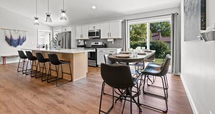 6-Bed Arcade Home with Hot Tub