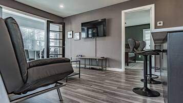 1 bedroom, in-room safe, desk, iron/ironing board