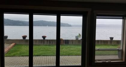 A beautiful Beach house to relax, watch wildlife, kayak, and enjoy fresh air.