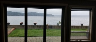 A beautiful Beach house to relax, watch wildlife, kayak, and enjoy fresh air.