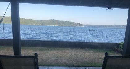 A beautiful Beach house to relax, watch wildlife, kayak, and enjoy fresh air.
