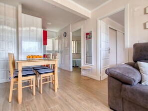 Interior - Lovely apartment for 4 people with WIFI, A/C and TV (Denia)